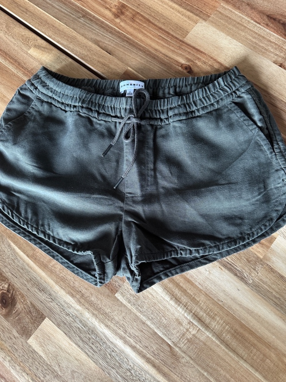 Aritzia Lightweight Elastic Drawstring Athletic Shorts - Black